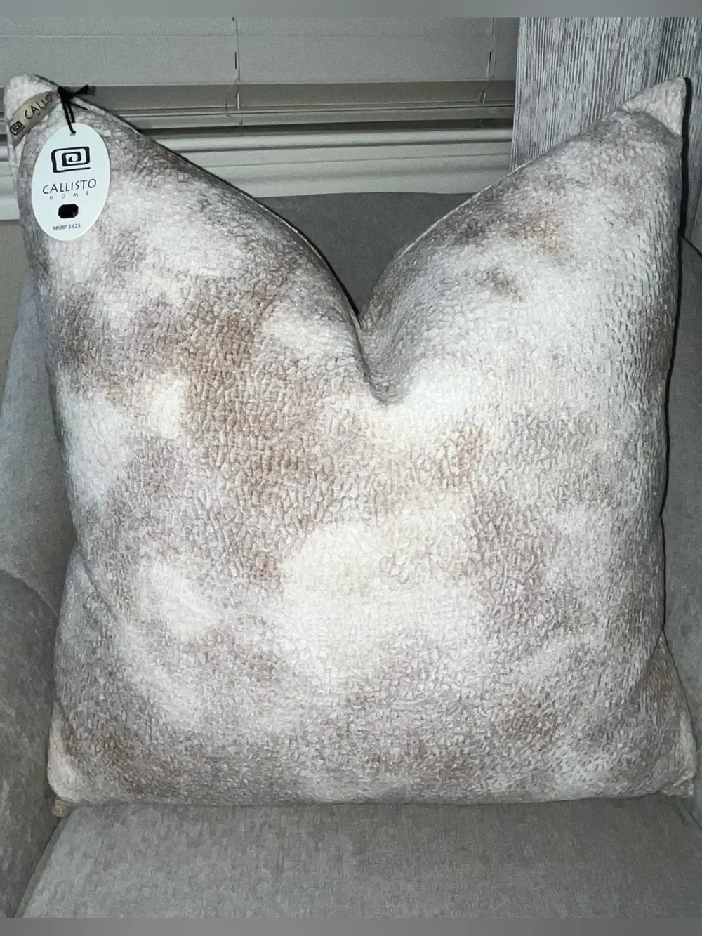 1-NWT CALLISTO HOME WATERCOLOR DESIGN VELVET DECORATIVE LUX PILLOW (T06889F11)